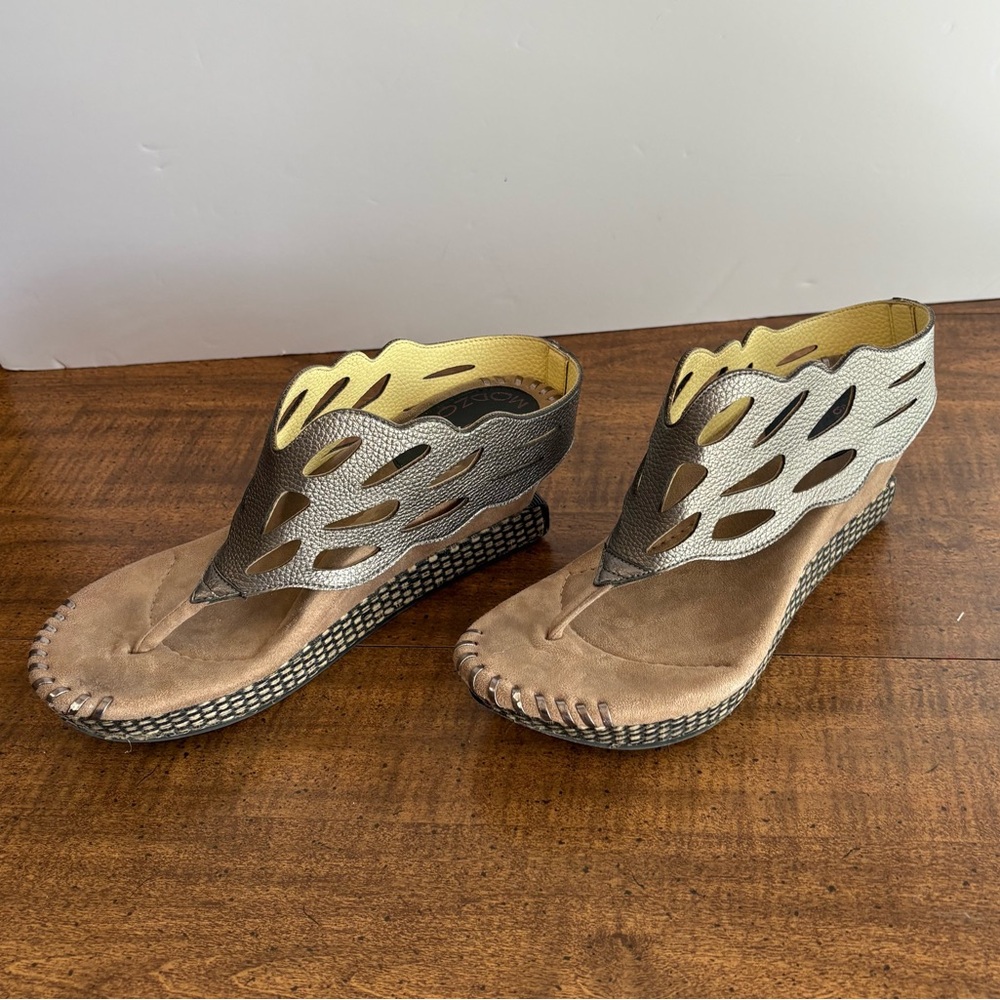 Modzori Troya 2-in-1 Reversible  Thong Wedge Sandals Women 9 Pewter & Butter Cl